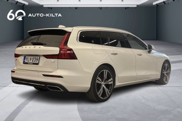 Esittelykuva Volvo V60 lataushybridiautosta.