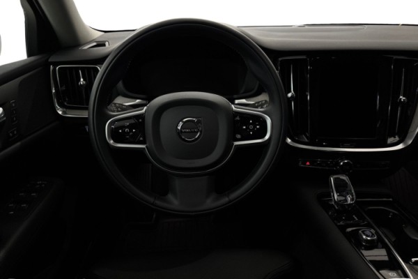 Esittelykuva Volvo V60 lataushybridiautosta.