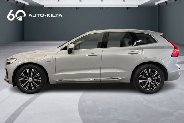 Esittelykuva Volvo XC60 lataushybridiautosta.