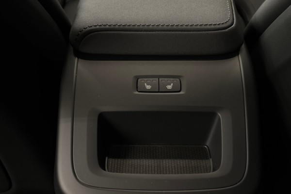 Esittelykuva Volvo XC60 lataushybridiautosta.